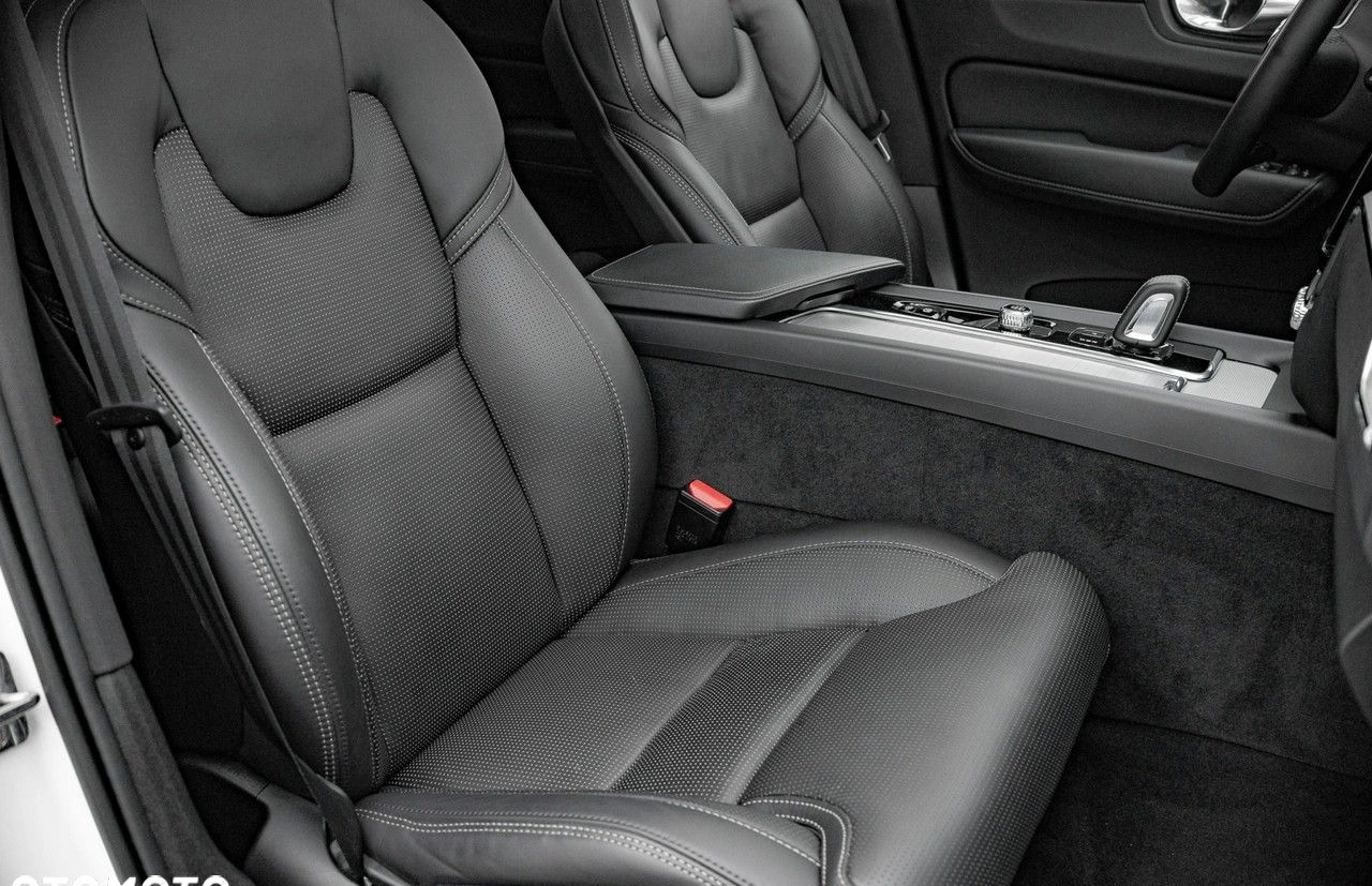 Volvo XC 60 cena 269850 przebieg: 14470, rok produkcji 2021 z Pelplin małe 781
